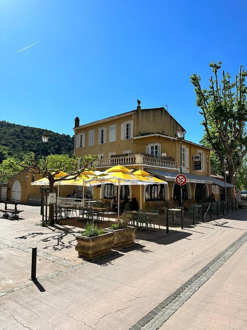Hotel De La Loube La Roquebrussanne Exterior photo