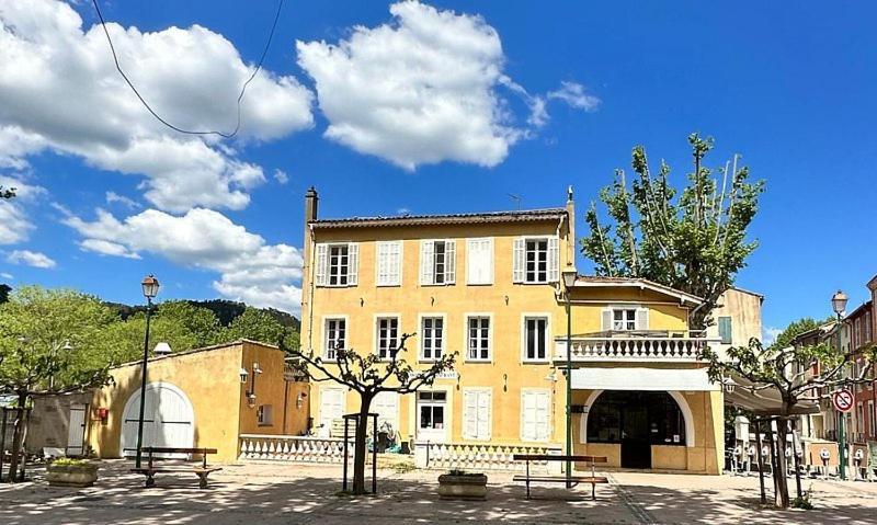 Hotel De La Loube La Roquebrussanne Exterior photo