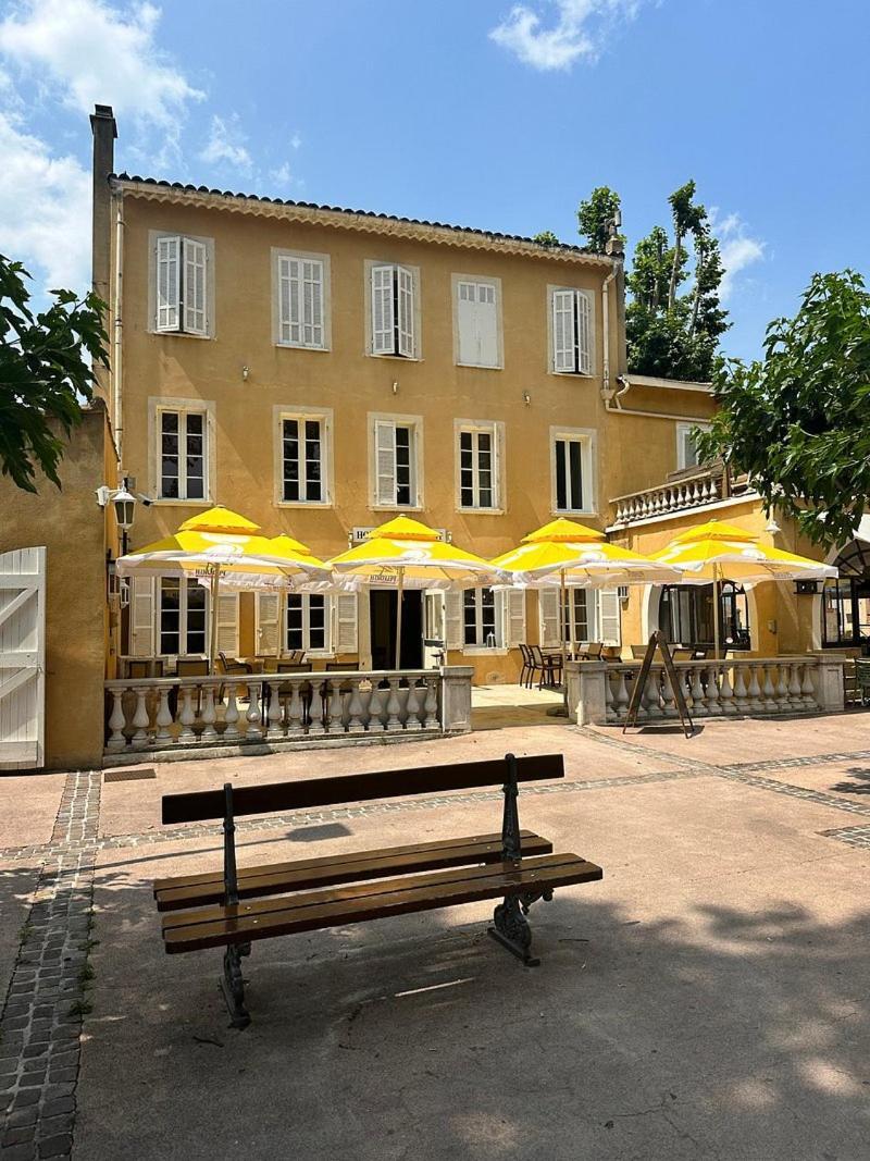 Hotel De La Loube La Roquebrussanne Exterior photo